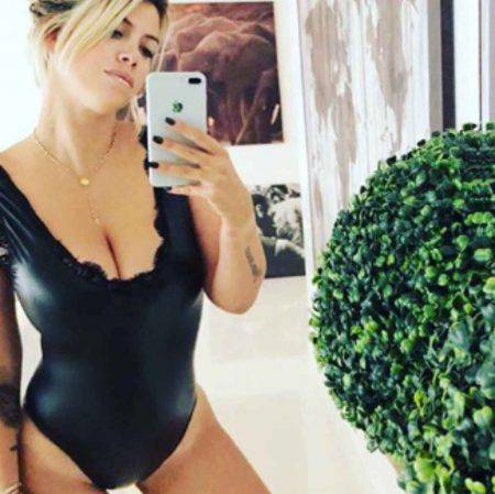 Wanda Nara Sotto La Doccia Preparandomi Per Il Gfvip Foto