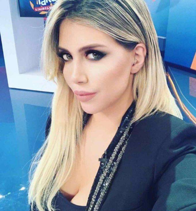 Wanda Nara Fa Scalpore: La Scollatura è Vertiginosa - VIDEO