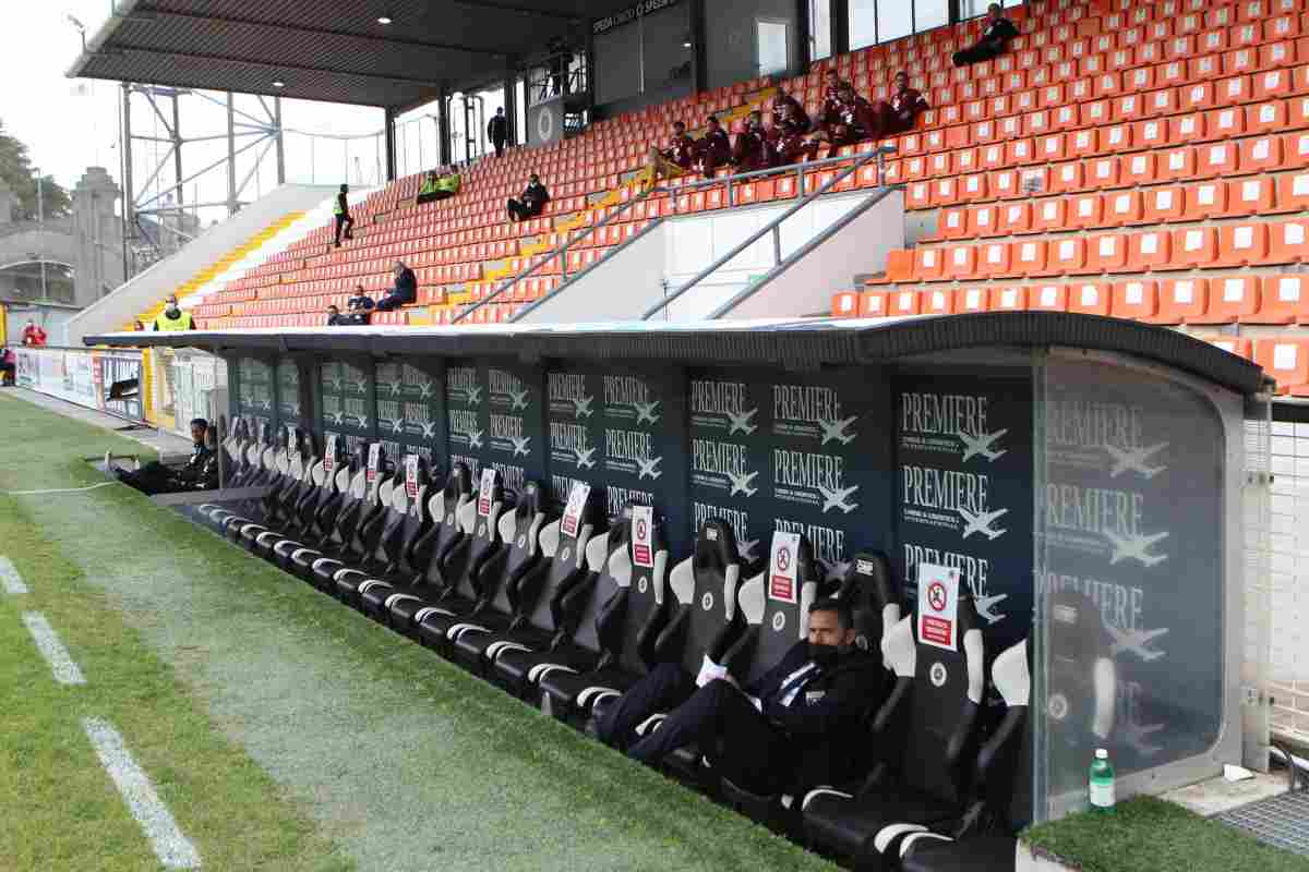 Una panchina allo Stadio Picco