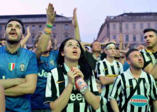 Tifosi Juventus durante la finale di Champions del 2015