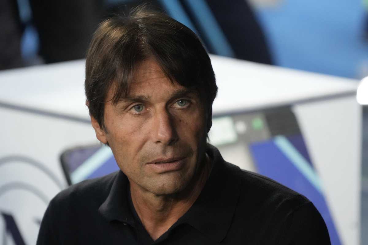 Conte con lo sguardo sorpreso