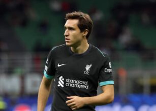 Federico Chiesa con il Liverpool