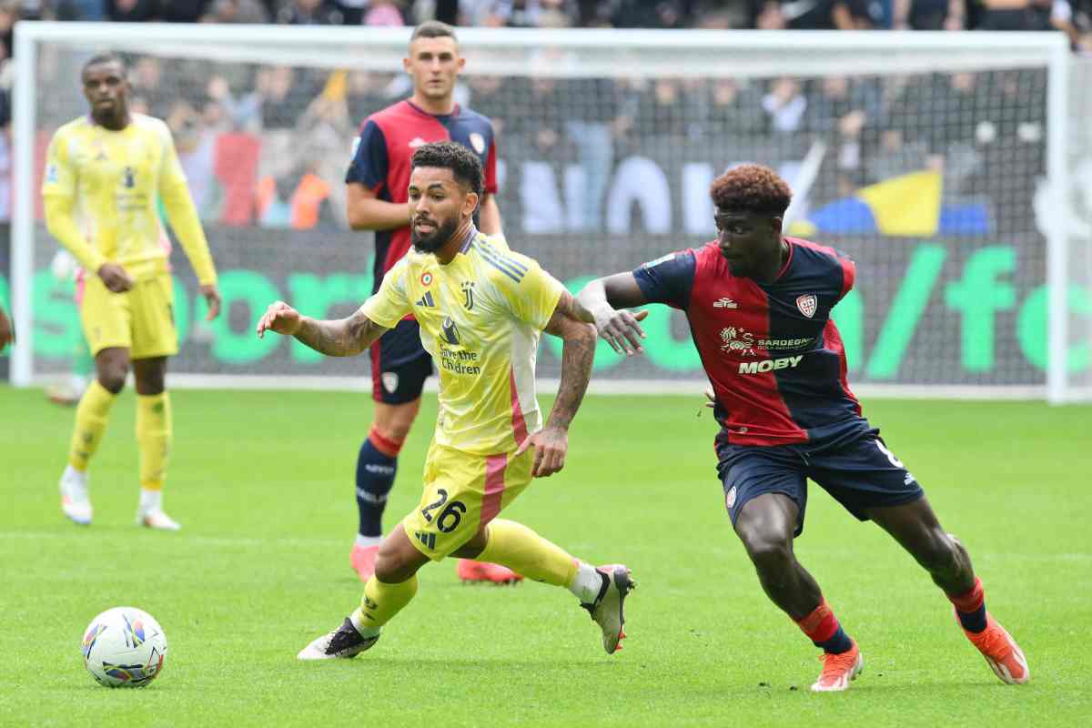 Douglas Luiz in azione contro il Cagliari