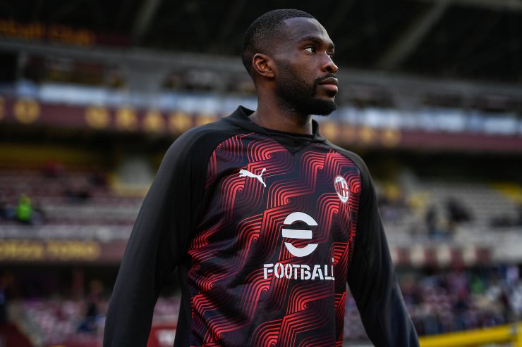 Fikayo Tomori durante il riscaldamento 