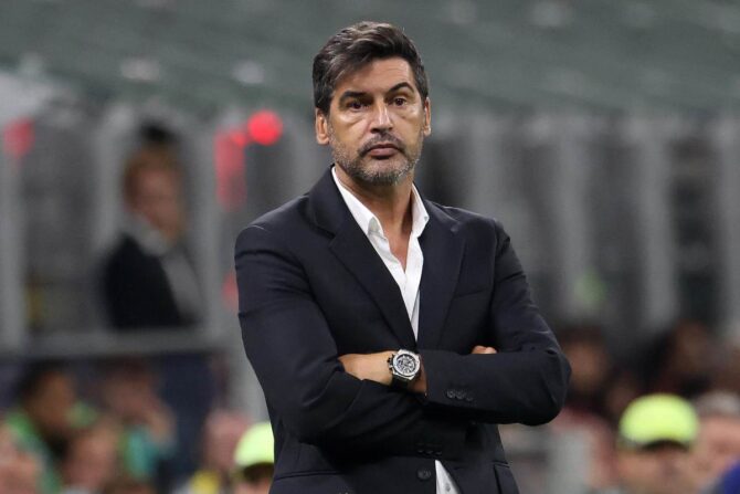 Paulo Fonseca guarda i calciatori con faccia perplessa