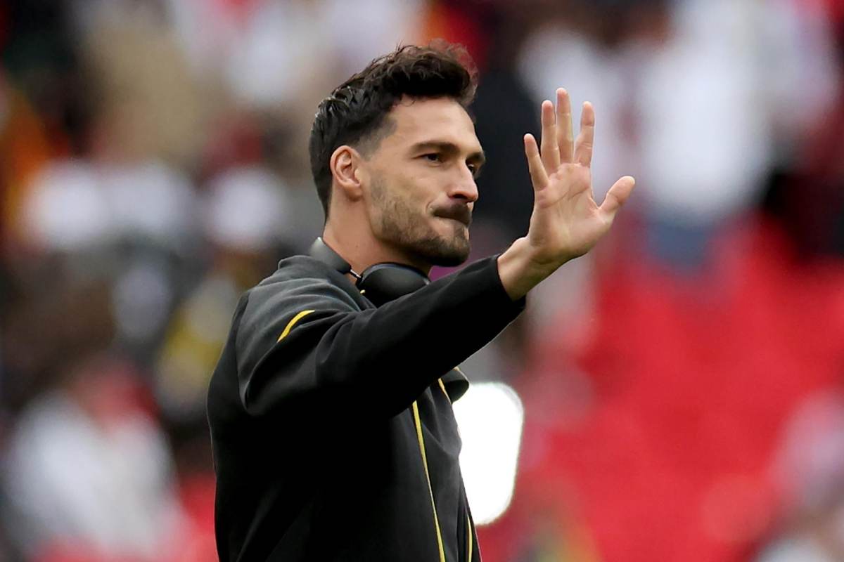 Hummels saluta i tifosi