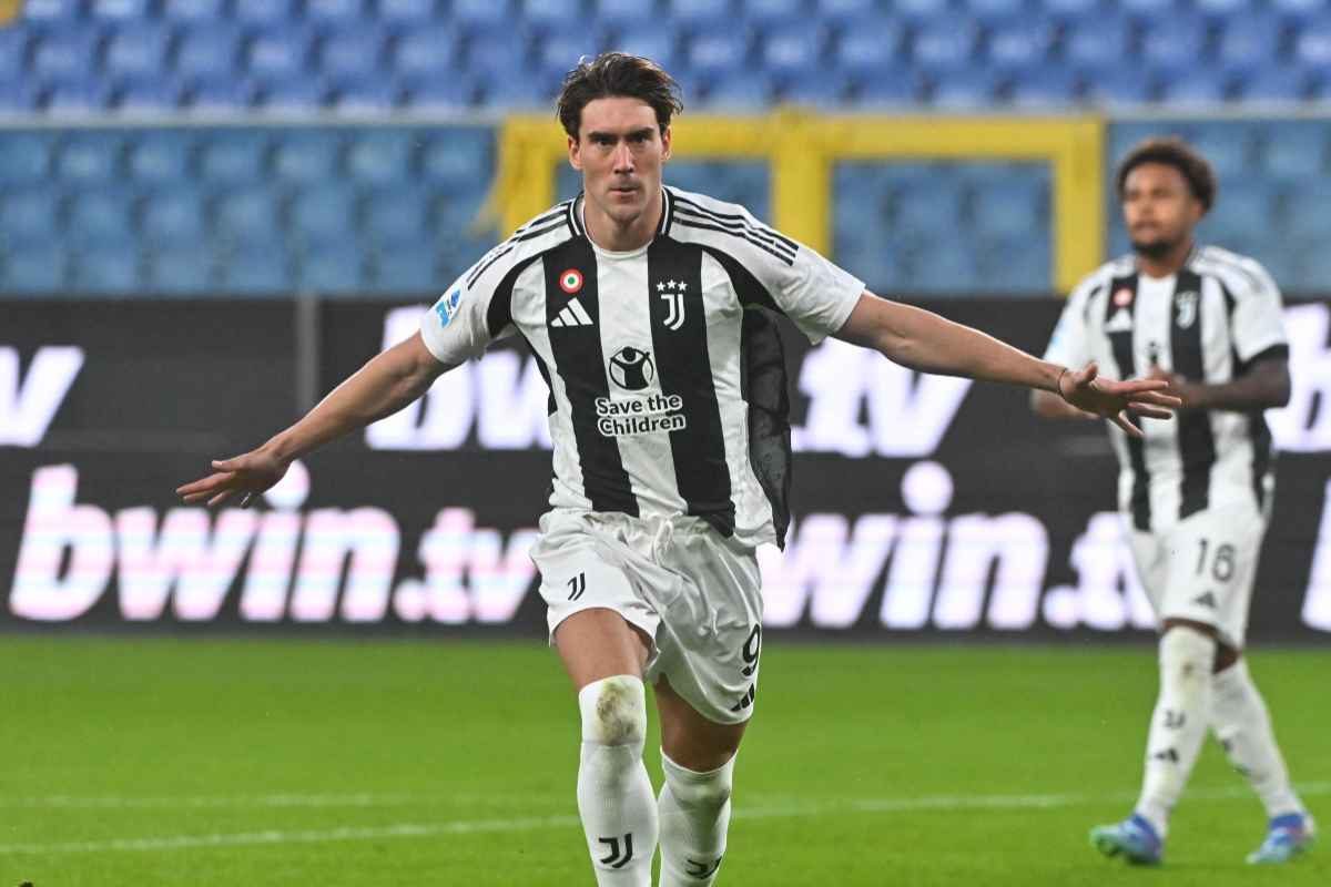 Vlahovic con la maglia della Juventus