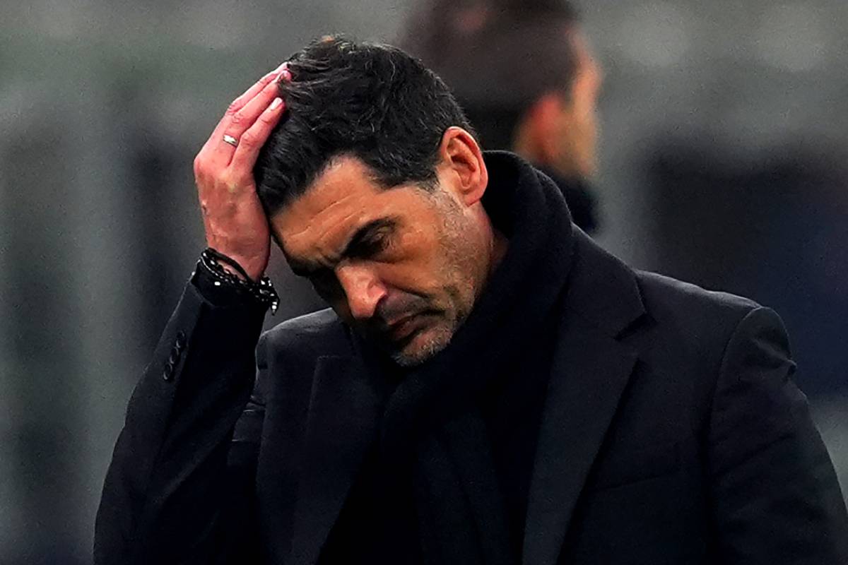 La disperazione dell'allenatore del Milan Paulo Fonseca