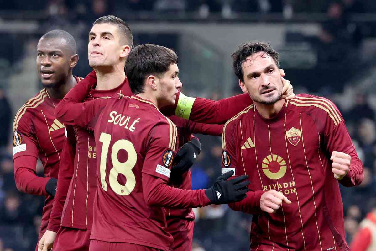 Roma esulta dopo un gol