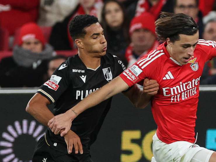 Alberto Costa in azione contro il Benfica