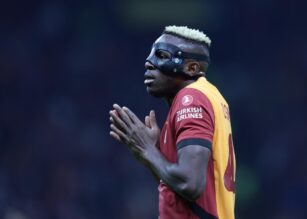 Victor Osimhen in campo con il Galatasaray