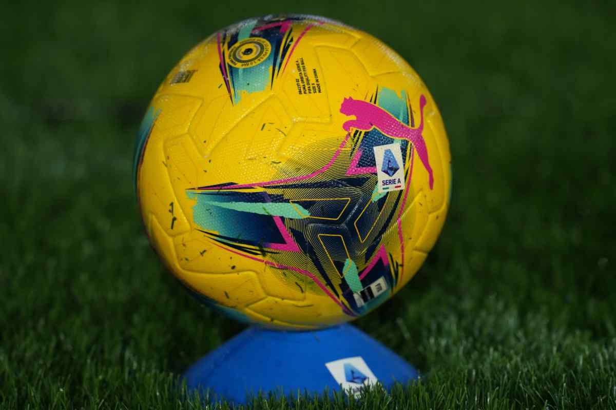 Pallone da calcio in primo piano